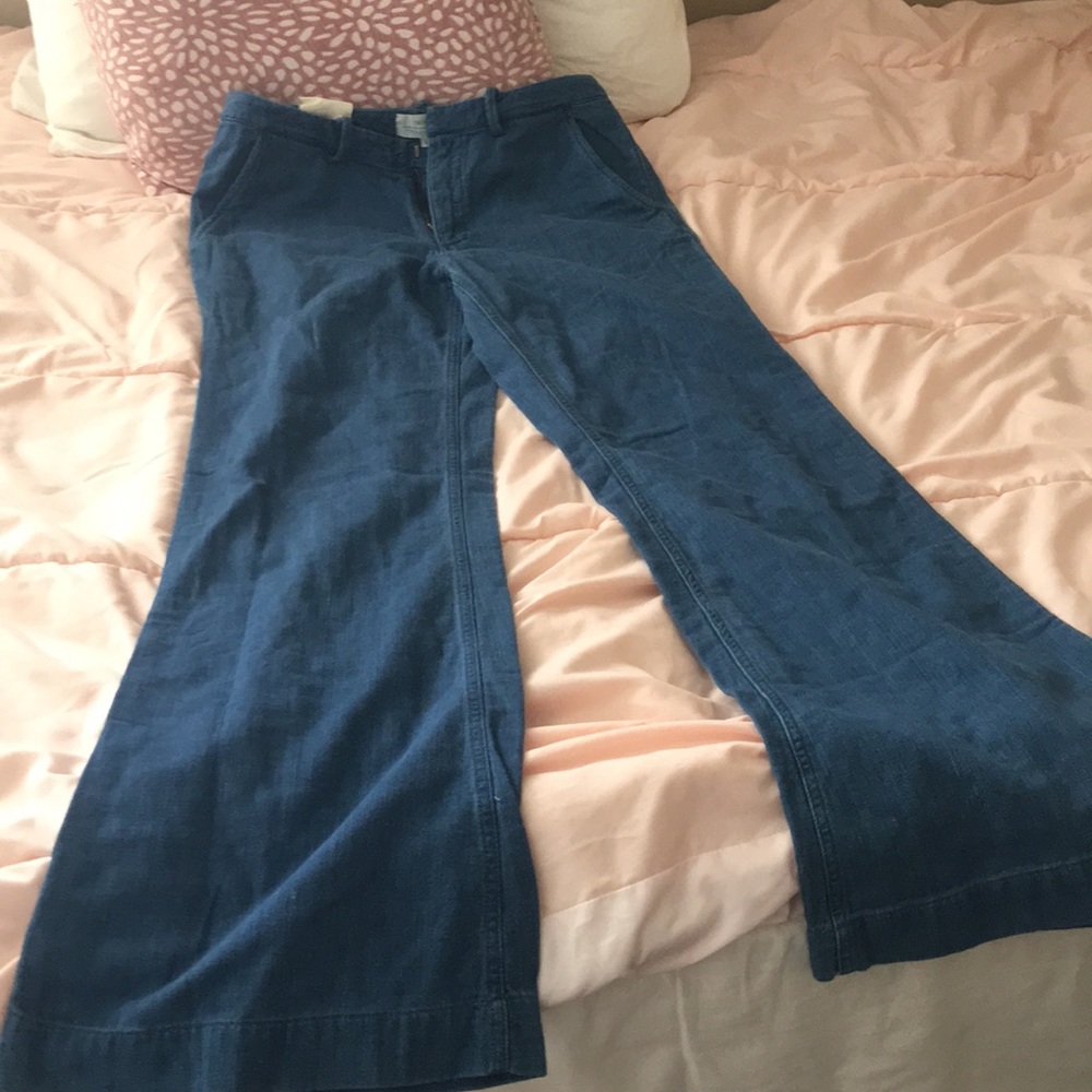 Comfortable Cali Jean Tags On